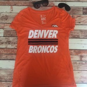 NFL team apparel Denver broncos v neck shirt large